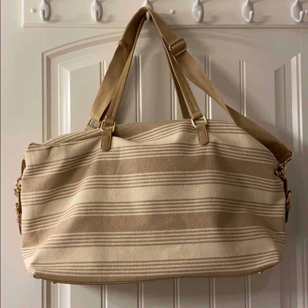 NWT Extremely Stylish Miztique Beige Weekender Bag